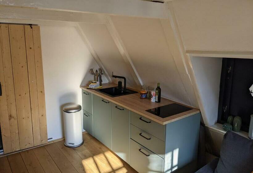 تختخواب و صبحانه Storestay Damsquare