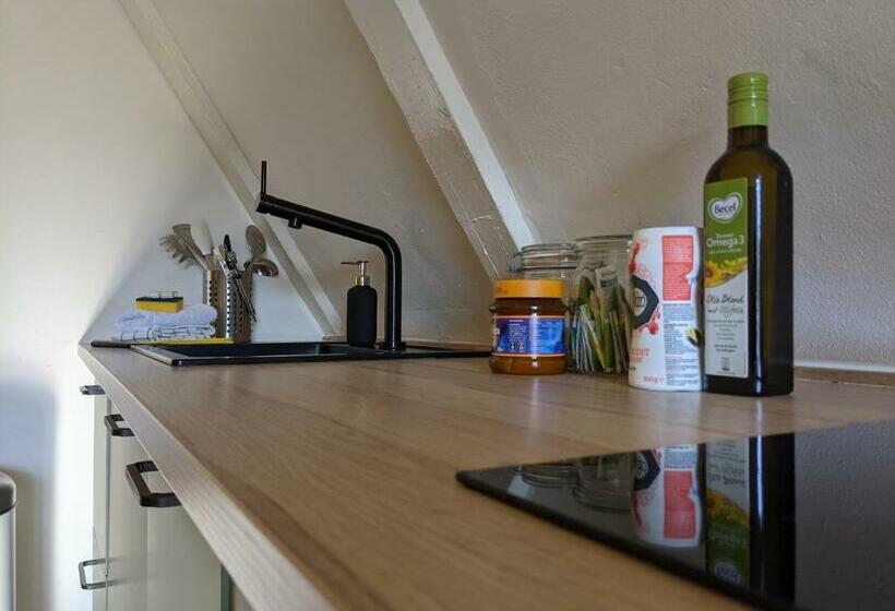 تختخواب و صبحانه Storestay Damsquare