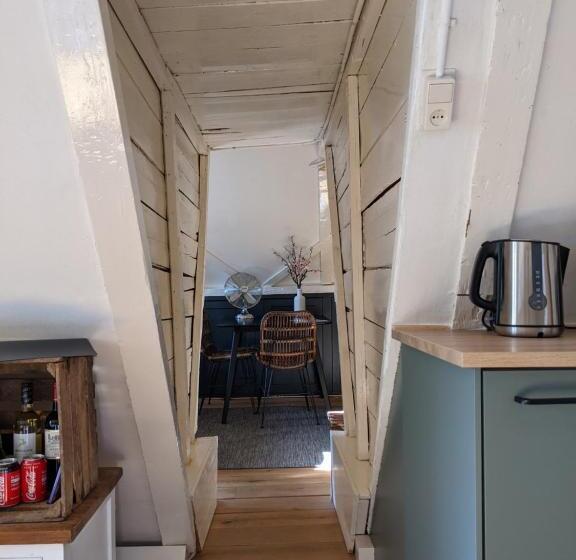 تختخواب و صبحانه Storestay Damsquare