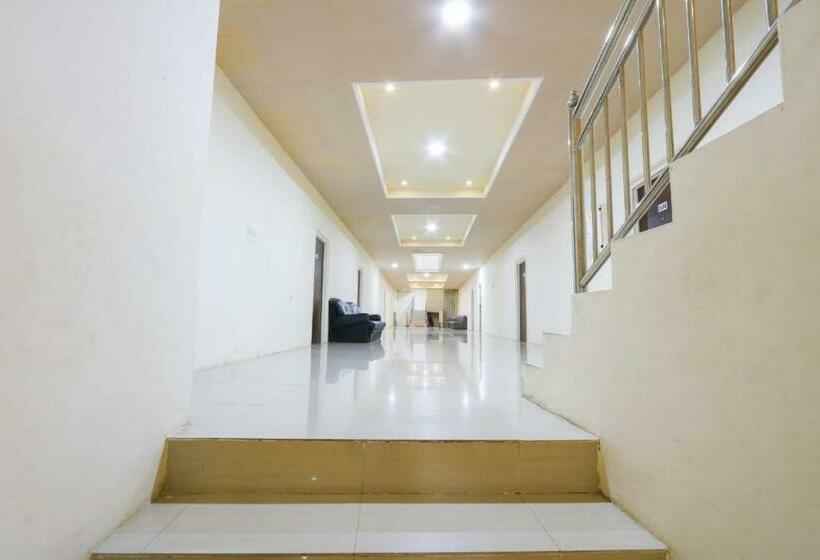 فندق Jember City