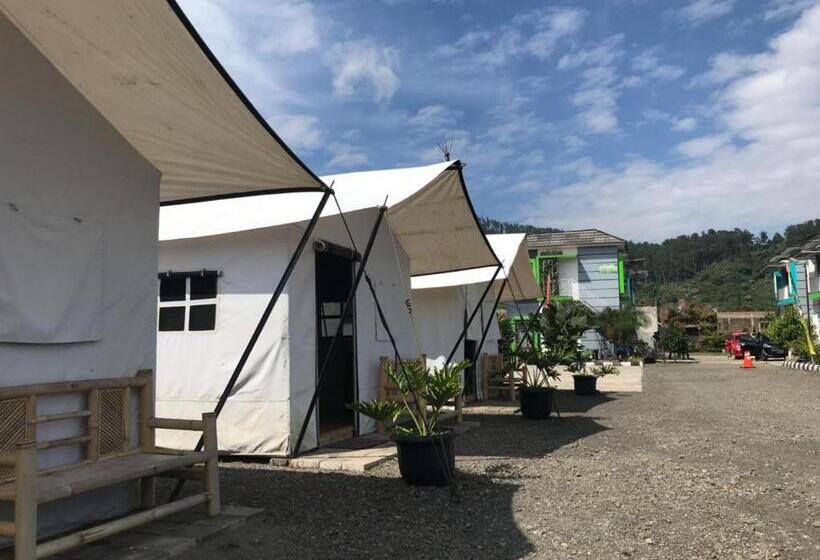 ホテル Maulana Hills Syariah