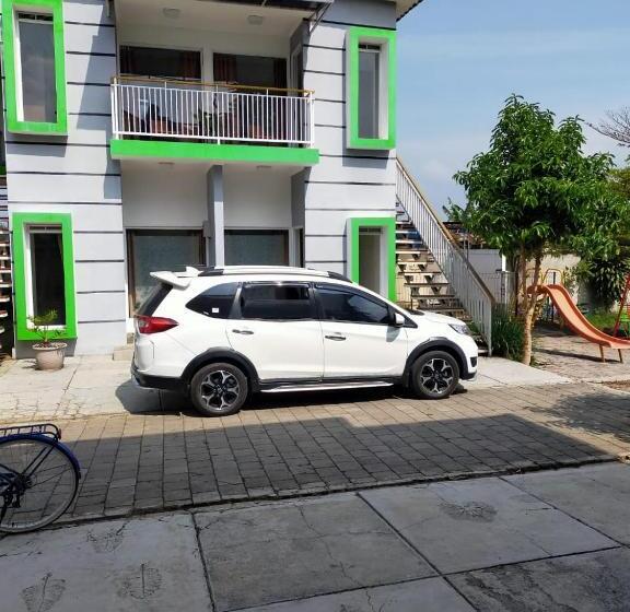 ホテル Maulana Hills Syariah