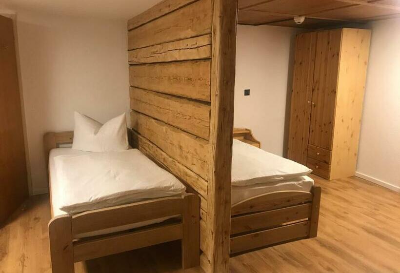 بنسيون Gasthof Hirsch