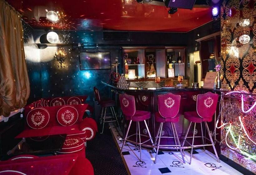 پانسیون Villa Royal Club 13