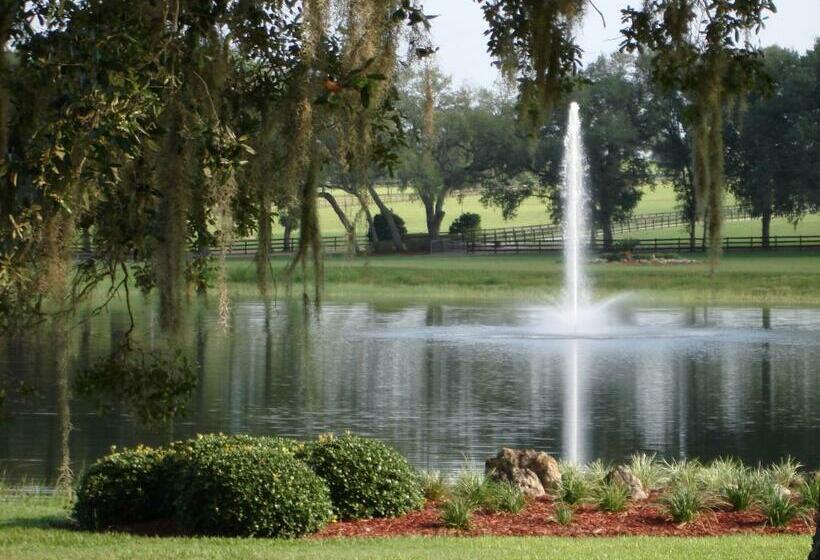 The Grand Oaks Resort