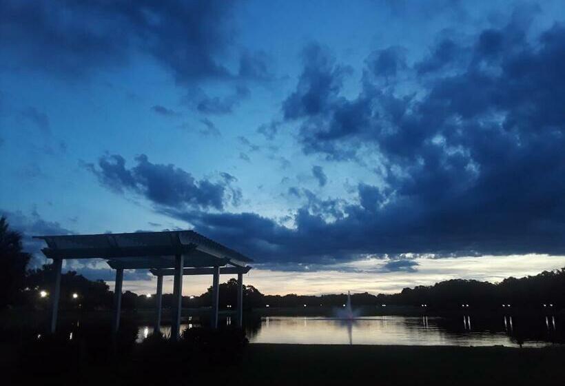 The Grand Oaks Resort