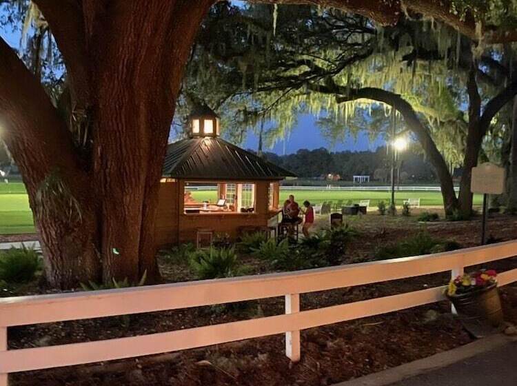 The Grand Oaks Resort