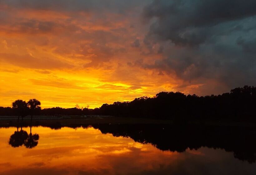 The Grand Oaks Resort