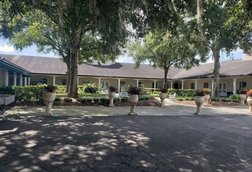 The Grand Oaks Resort