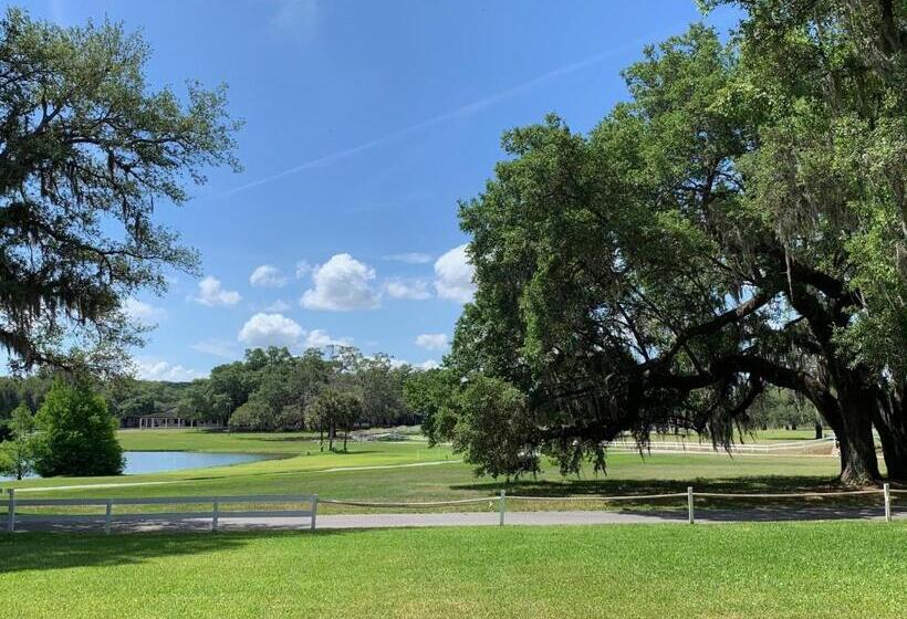 The Grand Oaks Resort