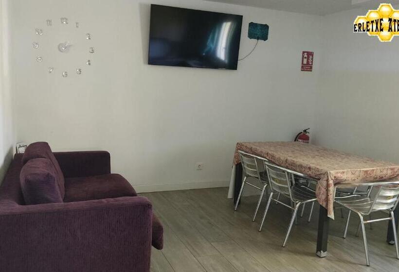 فندق صغير Erletxe Aterpea