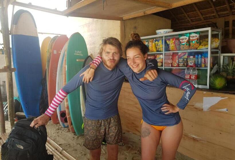 مبيت وإفطار Tropical Sunday Bungalow   Surf And Stay