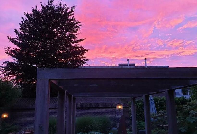 Downtown Hideaway, B&b Grand Deluxe