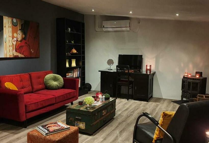 Downtown Hideaway, B&b Grand Deluxe