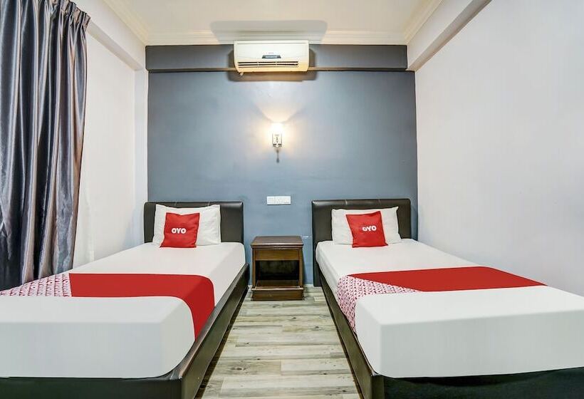 ホテル Capital O 90490 Zaques