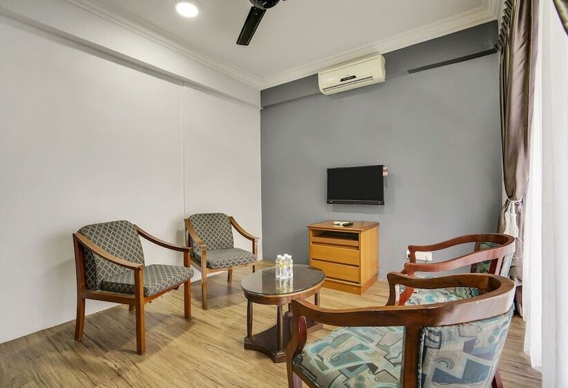 فندق Capital O 90490 Zaques