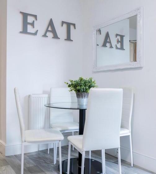 Пансион Megs Island Guest House