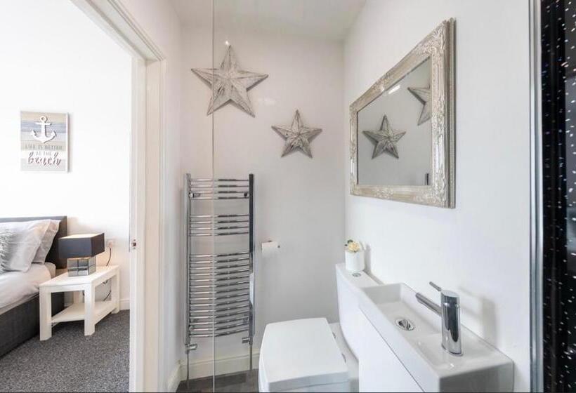 Пансион Megs Island Guest House