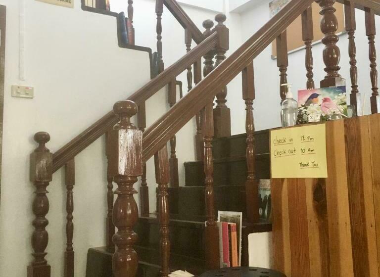 Общежитие Baan Chang Guesthouse