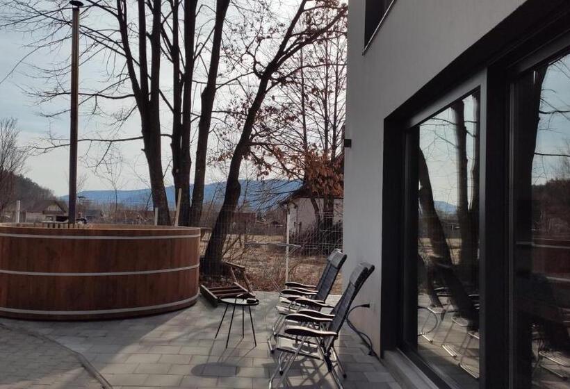 Bed and Breakfast 4 Seasons   House