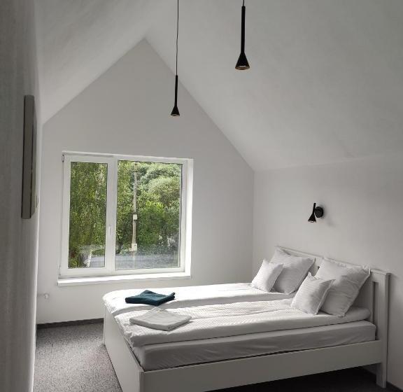 Bed and Breakfast 4 Seasons   House