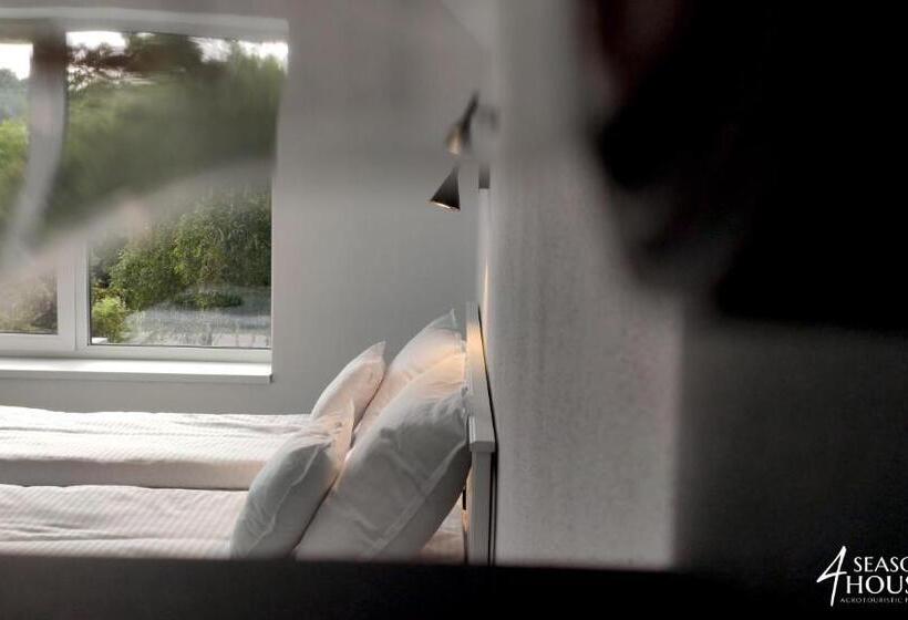 Bed and Breakfast 4 Seasons   House