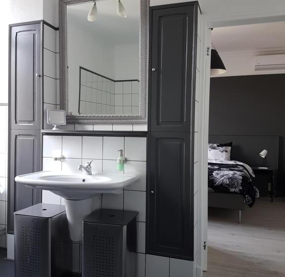 تختخواب و صبحانه Anno 1919