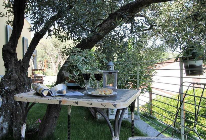 تختخواب و صبحانه Il Rosale A Celle Ligure