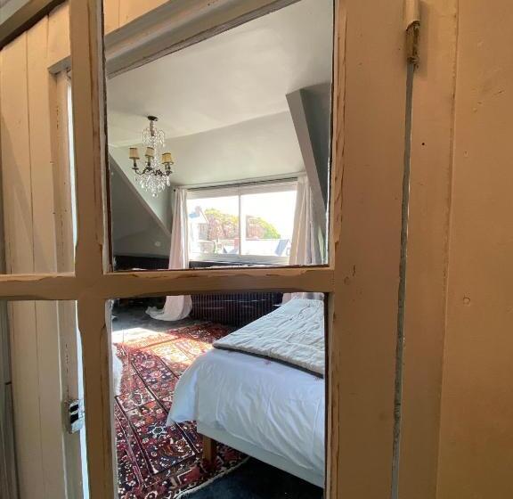 Bed and Breakfast La Maison Du Grand Rocher