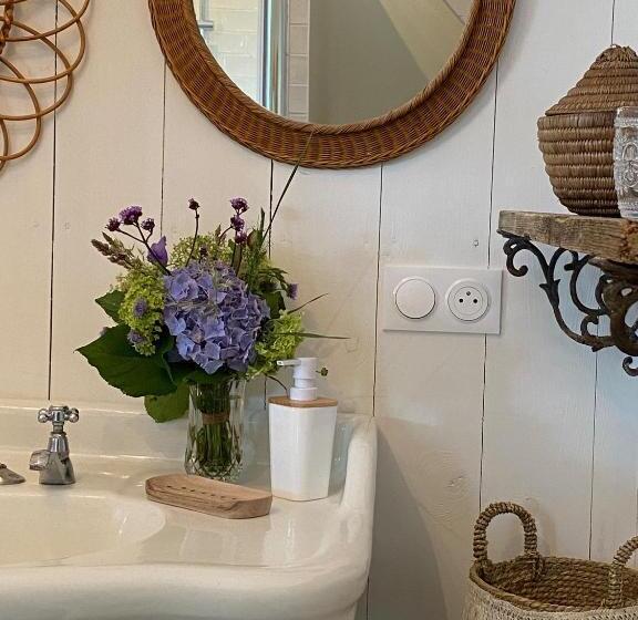 Bed and Breakfast La Maison Du Grand Rocher