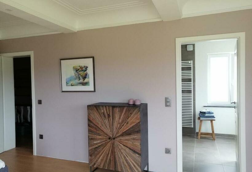 ベッドアンドブレックファースト La Roseraie