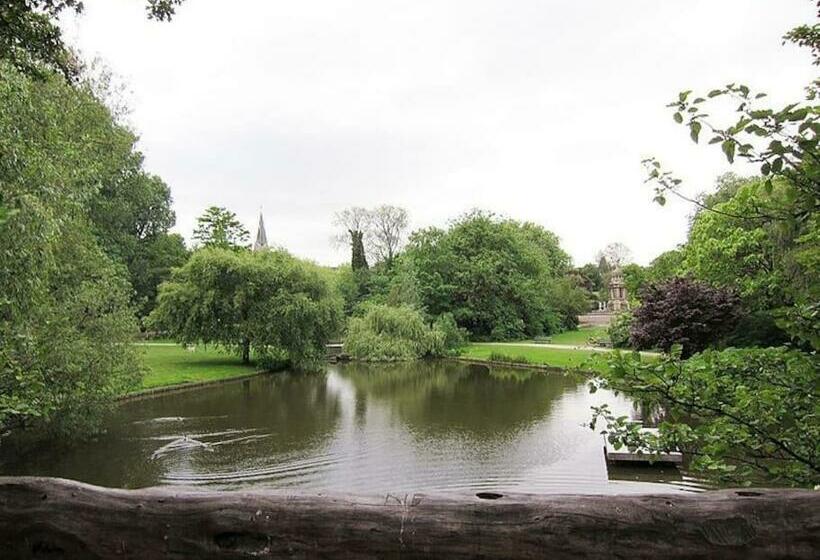 تختخواب و صبحانه The Little Townhouse