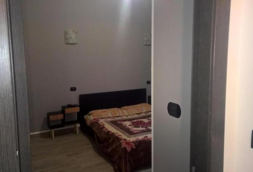 פנסיון Aquarium Room Fish And Gastropods