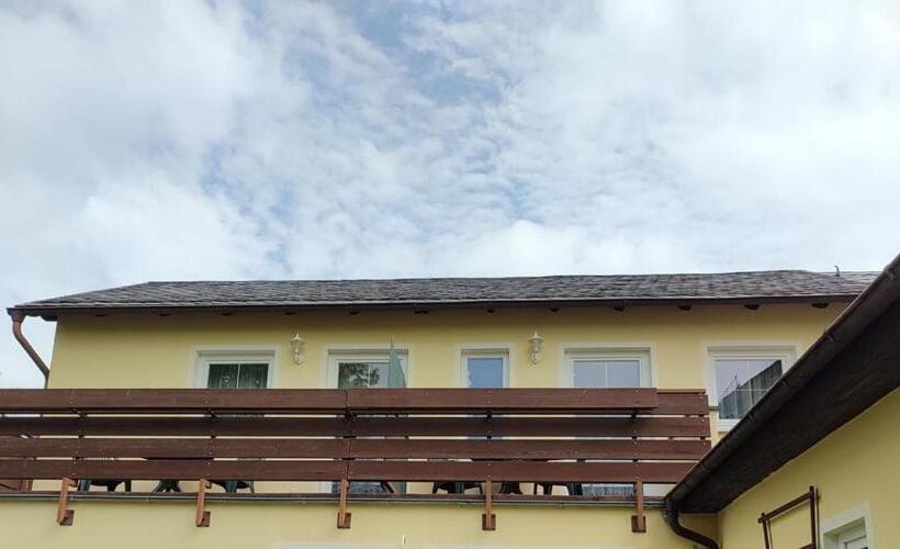 ペンション Gockescher Hahn