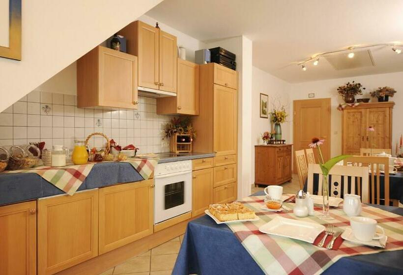 פנסיון Gästehaus Familie Trachsler