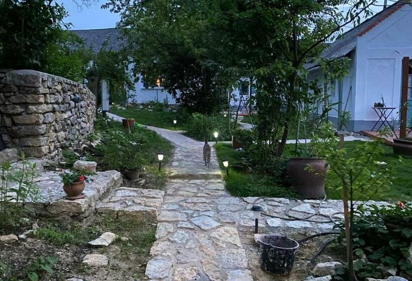 펜션 Káli Kerted Vendégházak Karolin Néni Háza