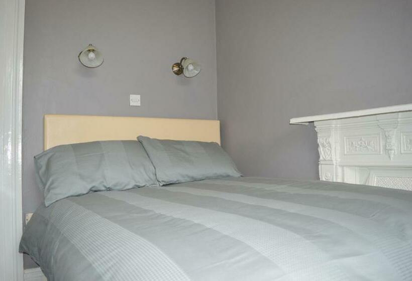 פנסיון Maid Of Erin Guesthouse