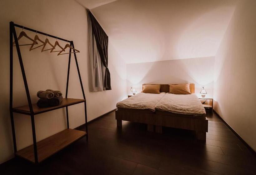 بنسيون Sunset Inn