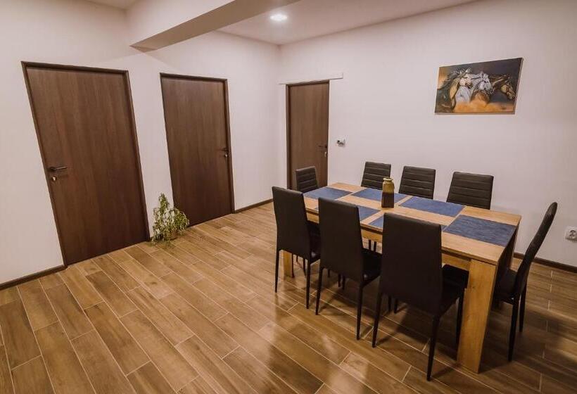 פנסיון Sunset Inn