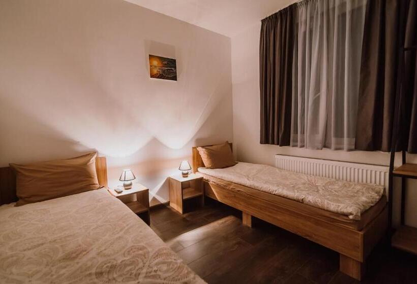 פנסיון Sunset Inn