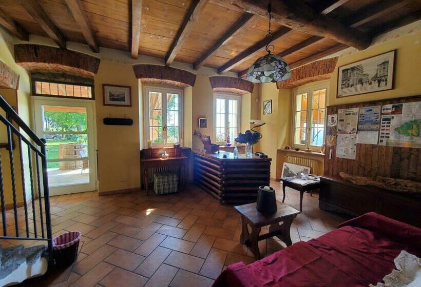 호스텔 Antica Locanda La Tinara Del Belvedere   Romantic Dreams