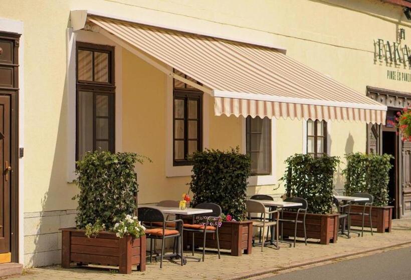 민박 Fakapu Pince és Panzió