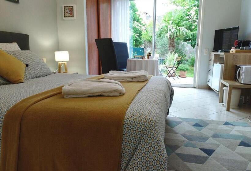 ベッドアンドブレックファースト Fleurs De Cosmos