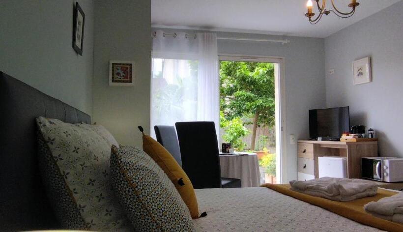 ベッドアンドブレックファースト Fleurs De Cosmos