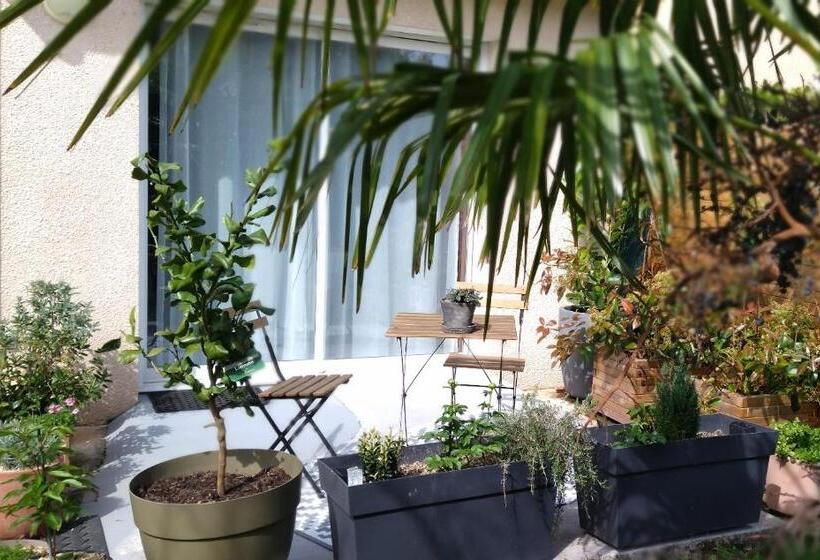 ベッドアンドブレックファースト Fleurs De Cosmos