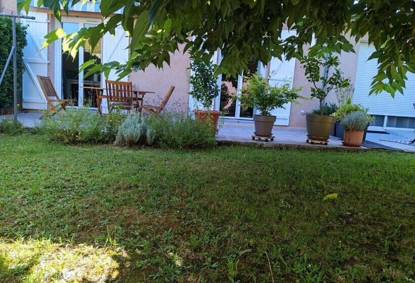 ベッドアンドブレックファースト Fleurs De Cosmos