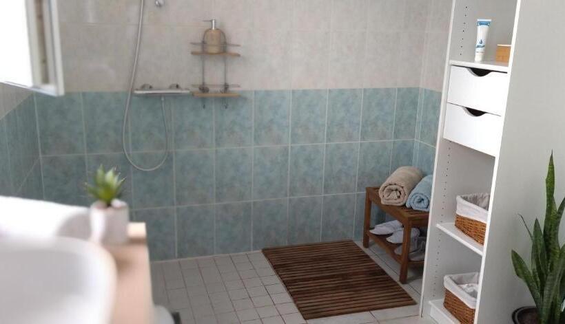 ベッドアンドブレックファースト Fleurs De Cosmos