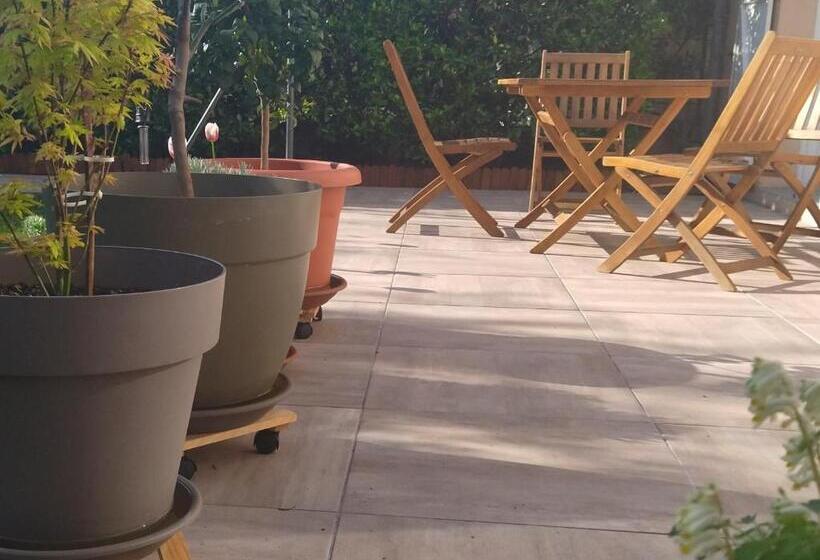 ベッドアンドブレックファースト Fleurs De Cosmos