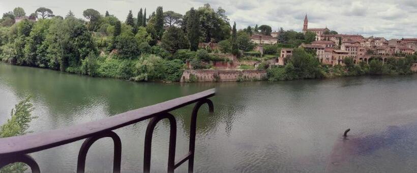 ベッドアンドブレックファースト Fleurs De Cosmos