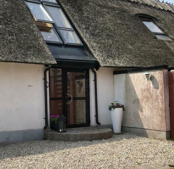 住宿加早餐  Fridfullt Boende På Lantgård Med Underbar Utsikt